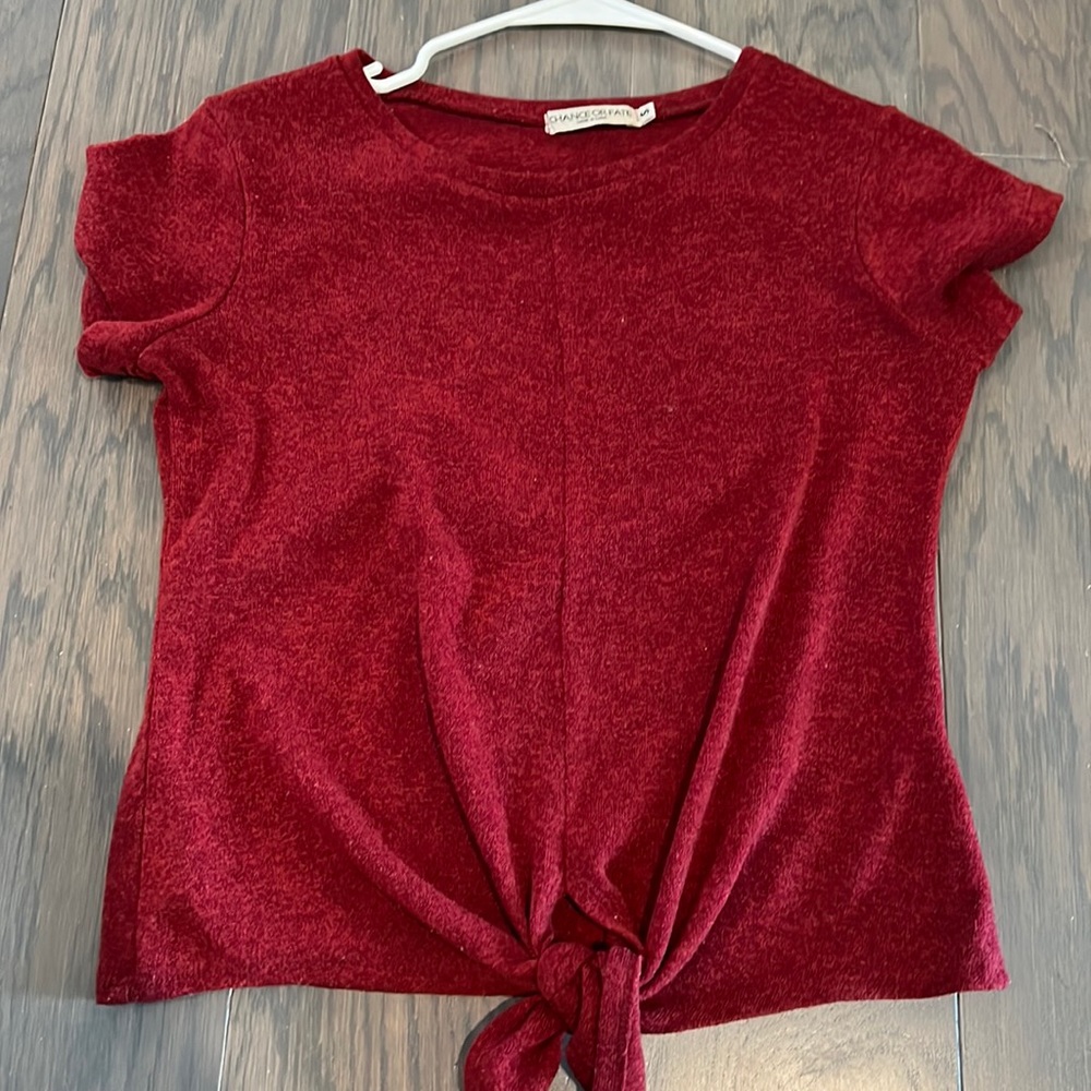 Short sleeve, knot top